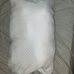 Shredded foam pillow